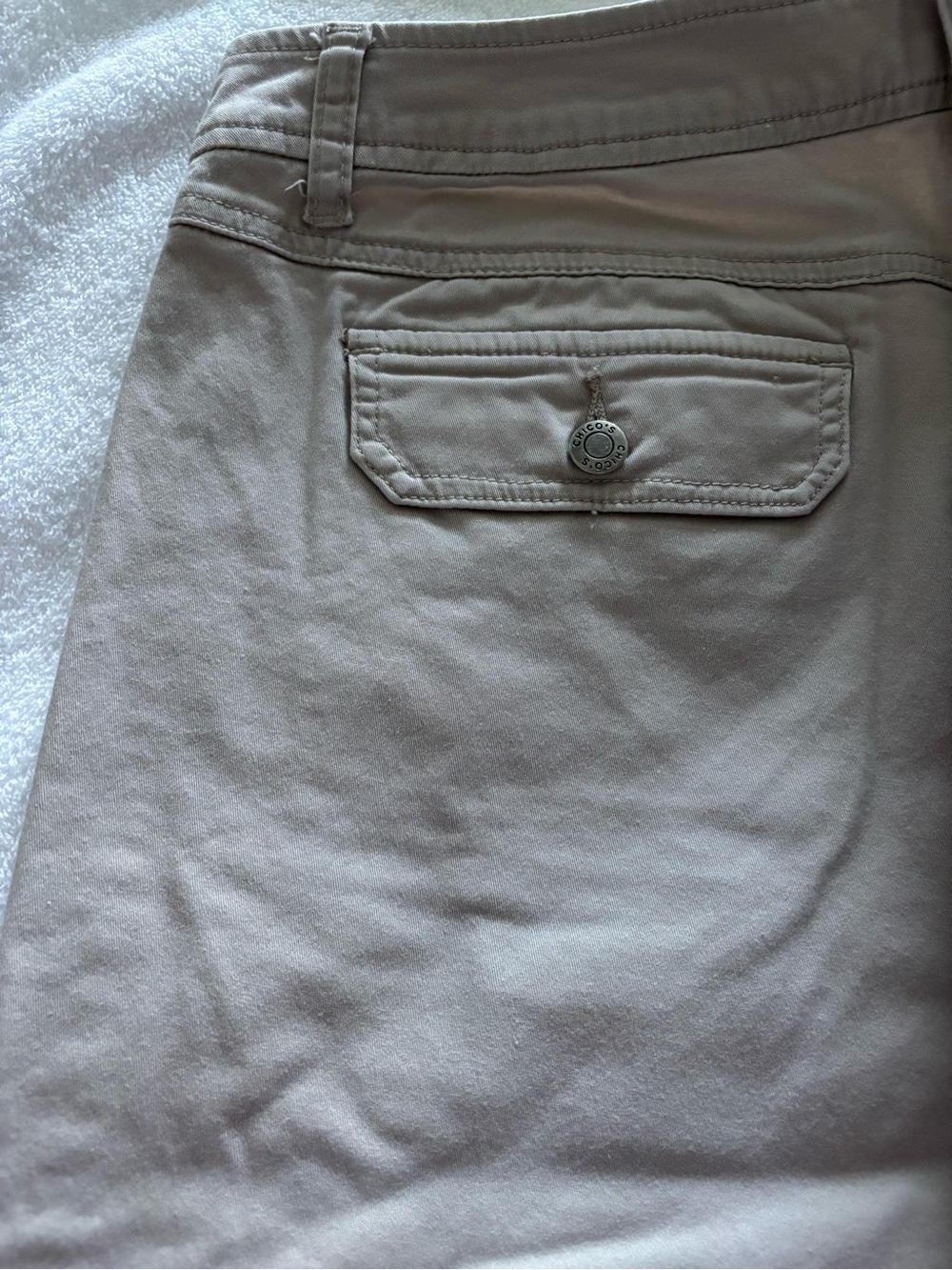Chicos Woman’s khaki color Casual Knee-Length Shorts. Sz/ 2 - Picture 5 of 10